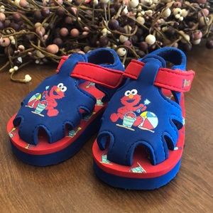 🍄NWOT Sesame Street ELMO Sandals Size 0-6 Months!